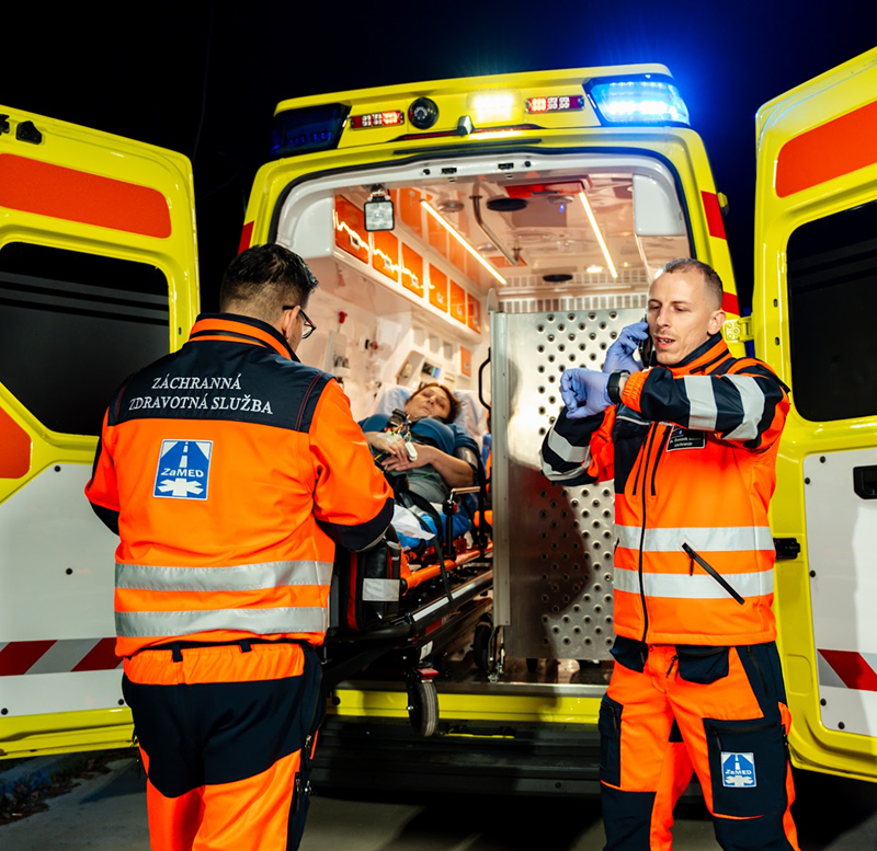 Lekar v zachrannej zs top image